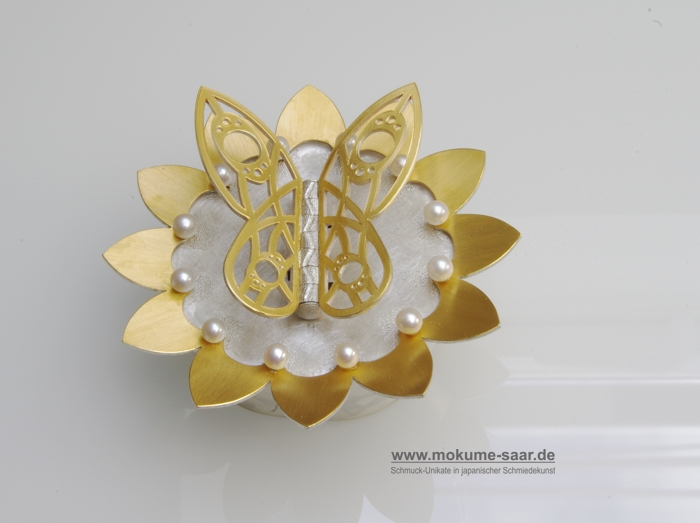 Gesellenstück im Goldschmiedehandwerk Dose mit Schmetterling und Perlen